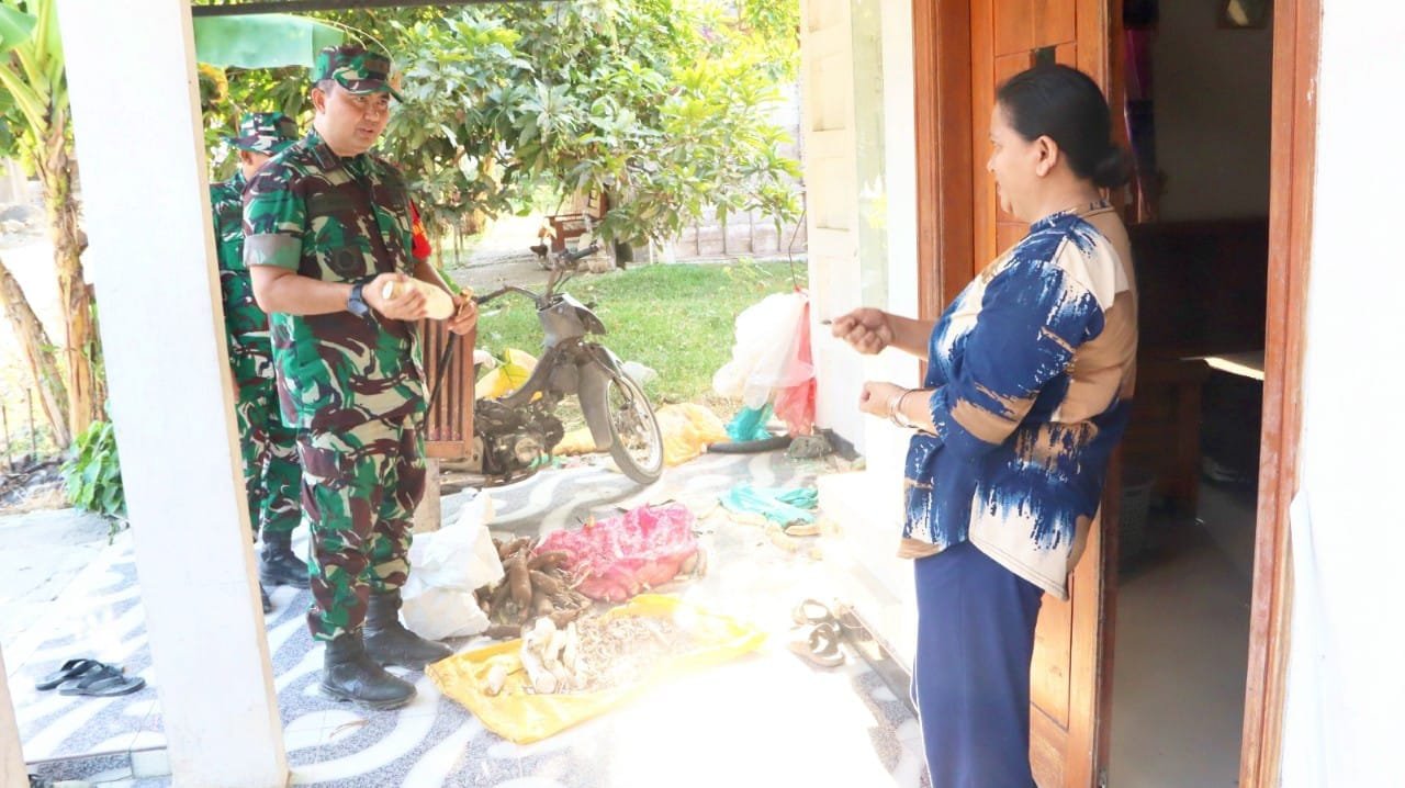 Produk Tradisional Kesongo Curi Perhatian Dansatgas TMMD 129 Bojonegoro img 20260723 wa0041