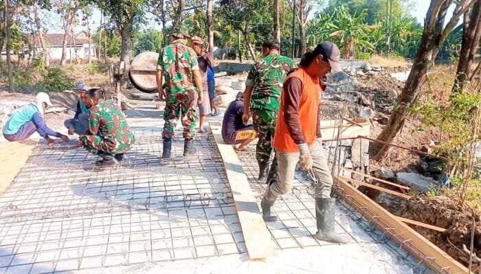 Karya Bhakti Koramil Lamongan, Jembatan Baru Permudah Aktivitas Warga