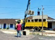 Satgas dan Warga Kompak, Material Drainase TMMD Bojonegoro Tiba di Lokasi