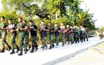 Satgas TMMD 129 Bojonegoro Tak Kenal Lelah, Sore Hari Tetap Binsik di Jalan Baru Kesongo