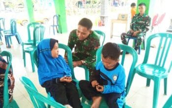 TMMD 129 Bojonegoro Buktikan Sisi Humanis TNI, Bermain Bersama Anak-anak