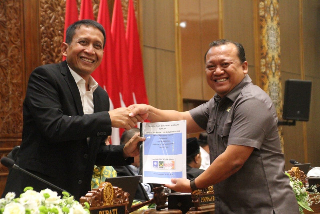DPRD Bojonegoro Sahkan Dua Raperda, Fraksi PAN BNR Titip Pesan Penting img 20260729 wa0072