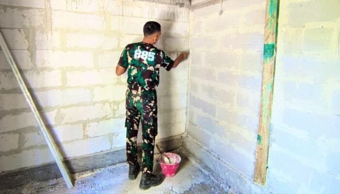 Gotong Royong Satgas TMMD Bojonegoro dan Warga Wujudkan Rumah Layak Huni di Desa Kesongo