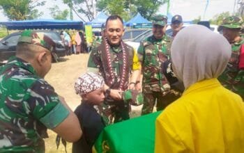 TMMD 129 Bojonegoro: Tiga Generasi Muda Kesongo Tampil Percaya Diri Sambut Brigjen TNI