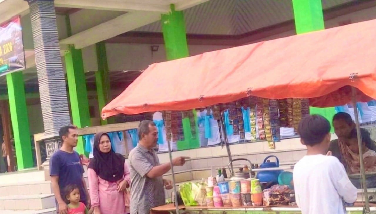 TMMD 129 Bojonegoro Jadi Penggerak Ekonomi Desa, Pedagang Akui Omzet Naik Saat Turnamen Voli img 20260802 wa0015