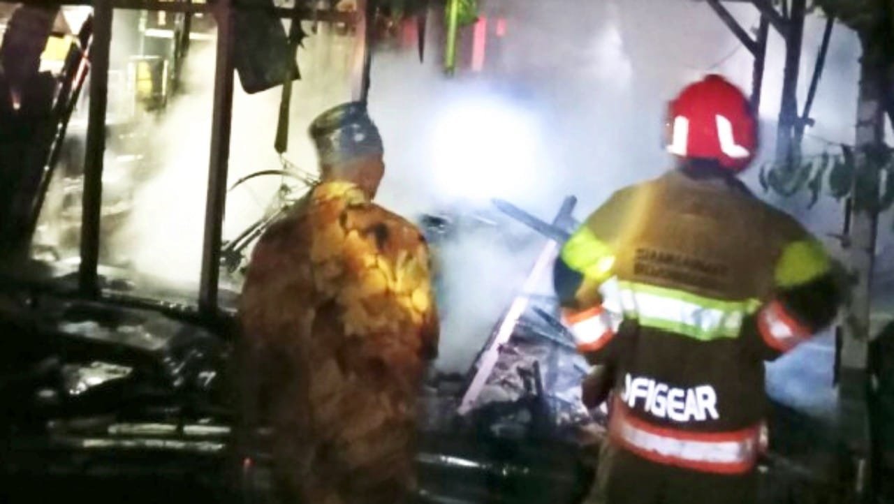 Rumah Warga Kepohkidul Kedungadem Bojonegoro Terbakar, Damkarmat Pastikan Tak Ada Korban Jiwa img 20260803 wa0028