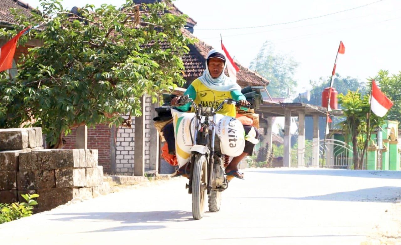 Jalan Beton TMMD ke-129 Bojonegoro Jadi Harapan Baru Warga Kesongo, Distribusi Panen Kini Lancar img 20260806 wa0041