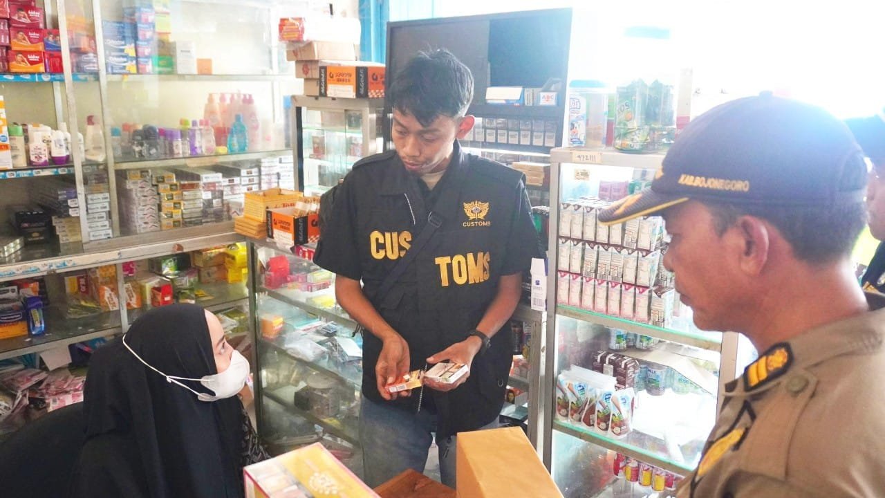 Satpol PP Bojonegoro Sapu Bersih Ngraho, Rokok Ilegal Tak Berkutik img 20260807 wa0004