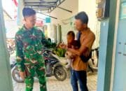 TMMD 129 Bojonegoro Tunjukkan Sisi Humanis, Balita Warga Kesongo Tersenyum Digendong Prajurit