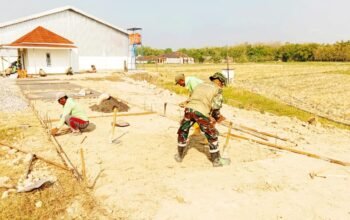 TMMD Bojonegoro Bangun Pondasi Lapak PKL, Ekonomi Warga Digeliatkan