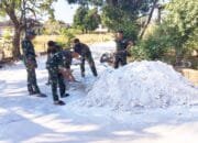 TMMD Bojonegoro Angkut Pedel Beranting Demi Jalan Warga Kesongo