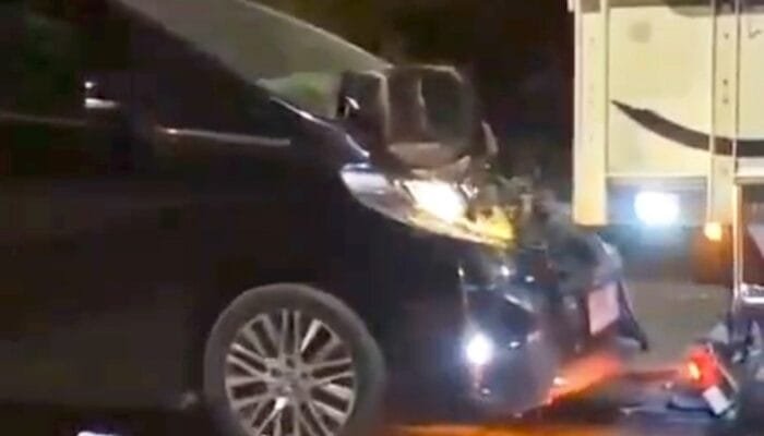 Mobil KH Anwar Zahid Ringsek Ditabrak Truk di Padangan Bojonegoro, Begini Kondisinya