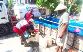 Air Mulai Sulit, PMI dan BPBD Bojonegoro Bantu Warga img 20260811 wa0082