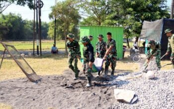 Rest Area Kesongo Makin Nyaman, Satgas TMMD 129 Bojonegoro Gelar Kerja Bakti Bersama