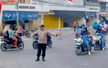 HUT RI ke-81, Polisi Rekayasa Lalu Lintas di Kedungadem Bojonegoro