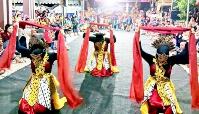 Ratusan Warga Terpukau, Tari Rampak Bikin Panggung Sidomulyo Bojonegoro Hidup