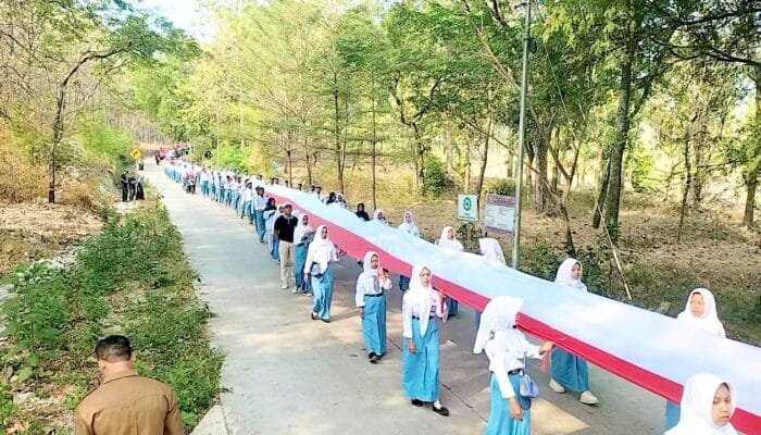 Semarak HUT RI di Bojonegoro, Kampung Samin Arak Bendera Raksasa