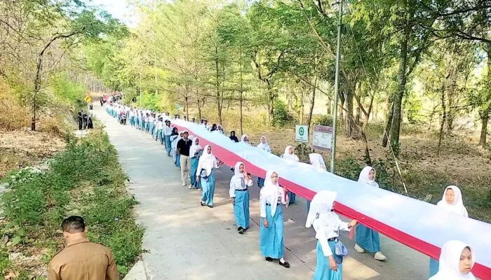 Semarak HUT RI di Bojonegoro, Kampung Samin Arak Bendera Raksasa
