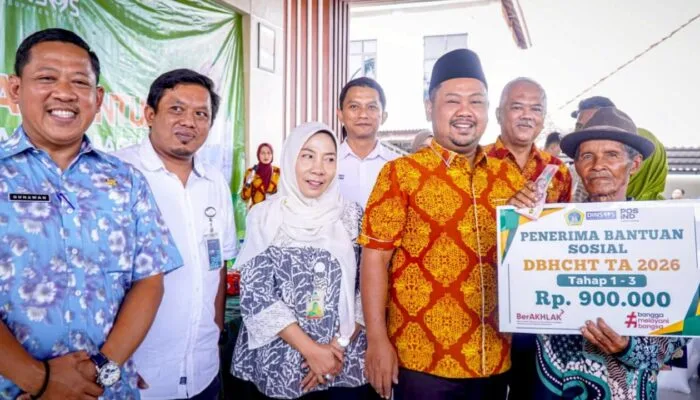 9.932 Warga Dukun Gresik Dapat Beras, BLT Rp900 Ribu Juga Cair