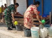 Kedungsari Dilanda Kekeringan, Kodim Bojonegoro Datang Bawa Ribuan Liter Air