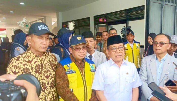 Menko PMK Pratikno Sambangi SMPN 1 Padangan Bojonegoro, Ada Pesan untuk Generasi Muda