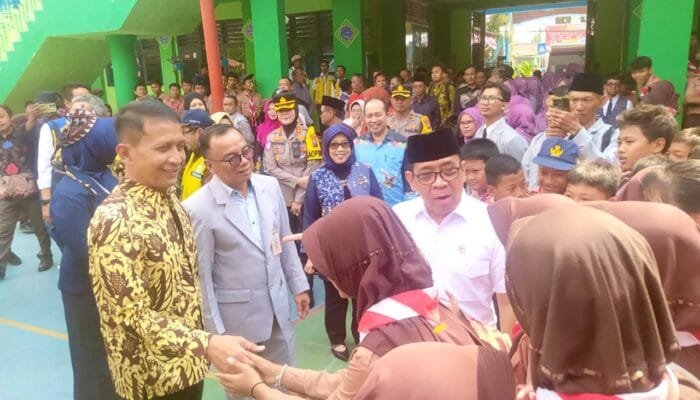 Siswa SMPN 1 Padangan Bojonegoro Dapat Topi dari Menteri Pratikno, Begini Ceritanya
