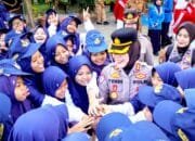 Kapolres Yenni Datang ke SMPN 5 Bojonegoro, Siswa Langsung Antusias