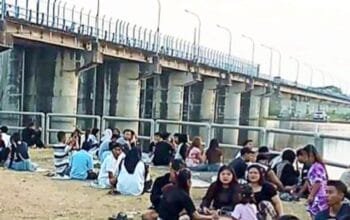 ​Senja di Bendungan Gerak Bojonegoro, Keindahannya Bikin Pengunjung Terpesona