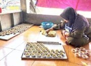 Intip Dapur Pabrik Kue Seribuan yang Laris di Padangan Bojonegoro