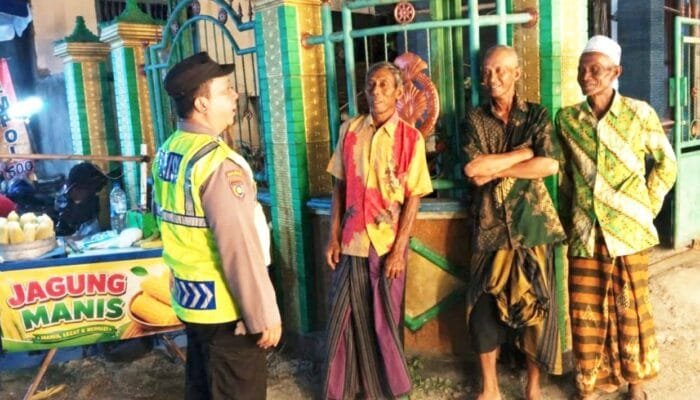 Jaga Kondusivitas Desa, Langkah Cerdik Bhabinkamtibmas Kanor Bojonegoro Rangkul Warga Ngalarang