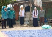 Kunjungi Desa Tebon, Cantika Wahono Tebar Solusi Sampah Hingga Ketahanan Pangan di Bojonegoro