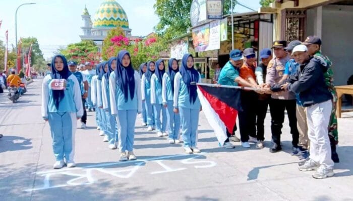 Panas Terik Dilibas, 91 Regu Lintas Generasi Sukses Goyang Rute Gerak Jalan Kepohbaru Bojonegoro