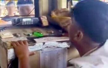 Kereta Melintas Palang Pintu Tak Tertutup, Warga Pekalongan Panik dan Geram