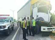 Kecelakaan Lamongan: Truk Tronton Tabrak Truk Parkir, 1 Orang Luka