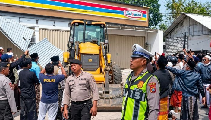 Heboh Video Ekskavator Bongkar Minimarket di Pamekasan, Polisi Turun Tangan