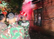 Aksi Cepat TNI dan Damkar Padamkan Kebakaran Rumah di Dander Bojonegoro