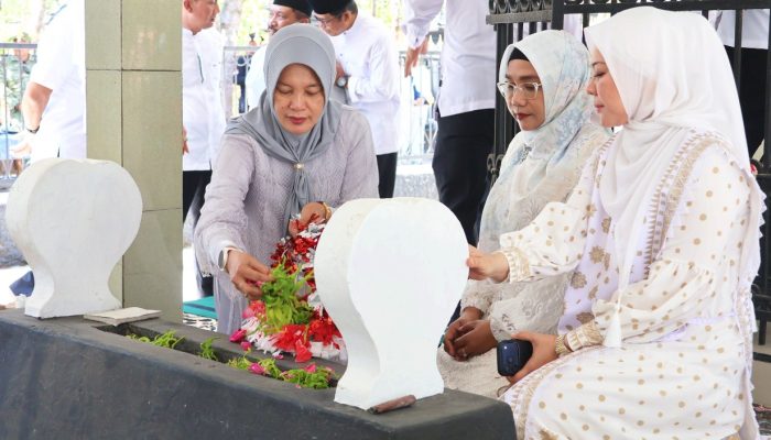 Dari Buyut Dalem ke Haryo Matahun, Bupati Bojonegoro Lanjutkan Tradisi Ziarah Leluhur