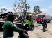 Truk Oleng di Margomulyo Balen Bojonegoro, Satu Pengemudi Dilarikan ke Puskesmas