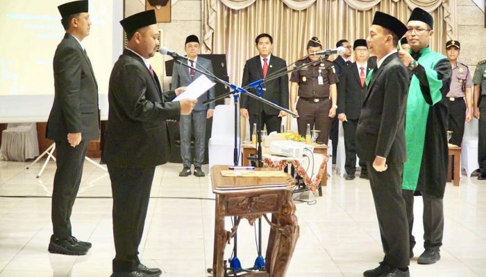 Pj Sekda Gresik Resmi Dilantik, Bupati Yani Siapkan Beasiswa Rp7 Miliar pada 2027