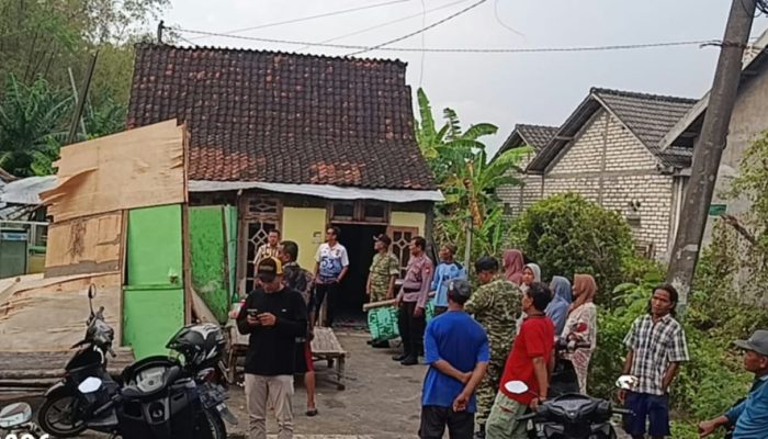 Puting Beliung Terjang Lamongan, Atap Gudang Hantam 3 Rumah